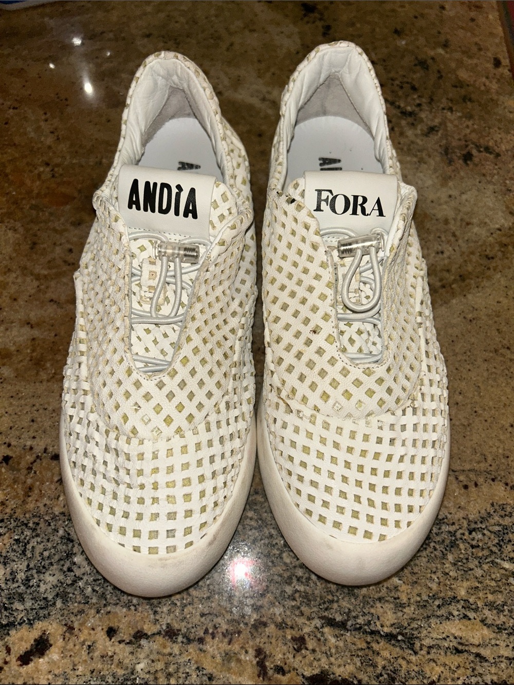 ANDIA FORA sz 39 Women's White Woven Slip-On Sneakers